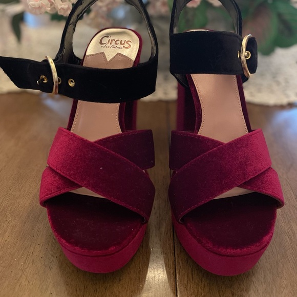 Circus by Sam Edelman Velvet Platform Sandals - Burgundy and Black - Picture 3 of 10